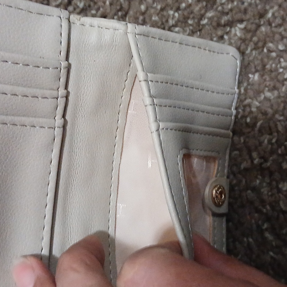 NWT Halston Quilted Cream Mini Wallet - Picture 7 of 12